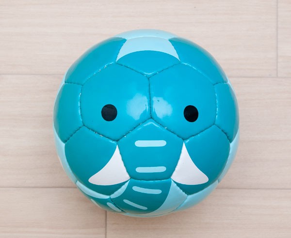 心がほっこりする動物顔の小さなサッカーボール「sfida zoo football」